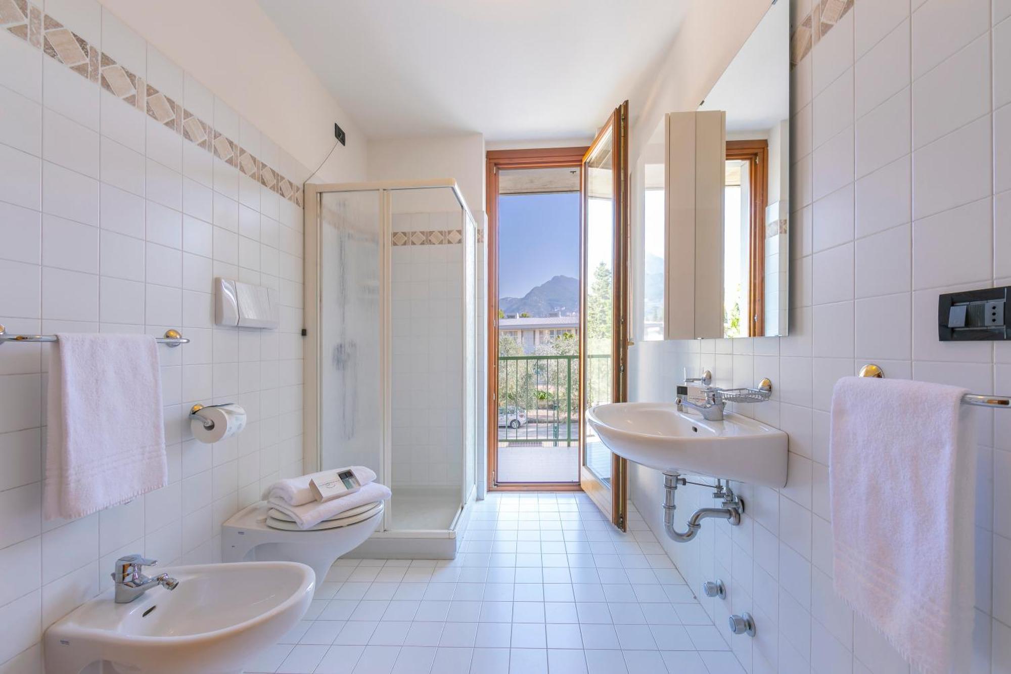 Claz House - Happy Rentals Riva del Garda Ngoại thất bức ảnh