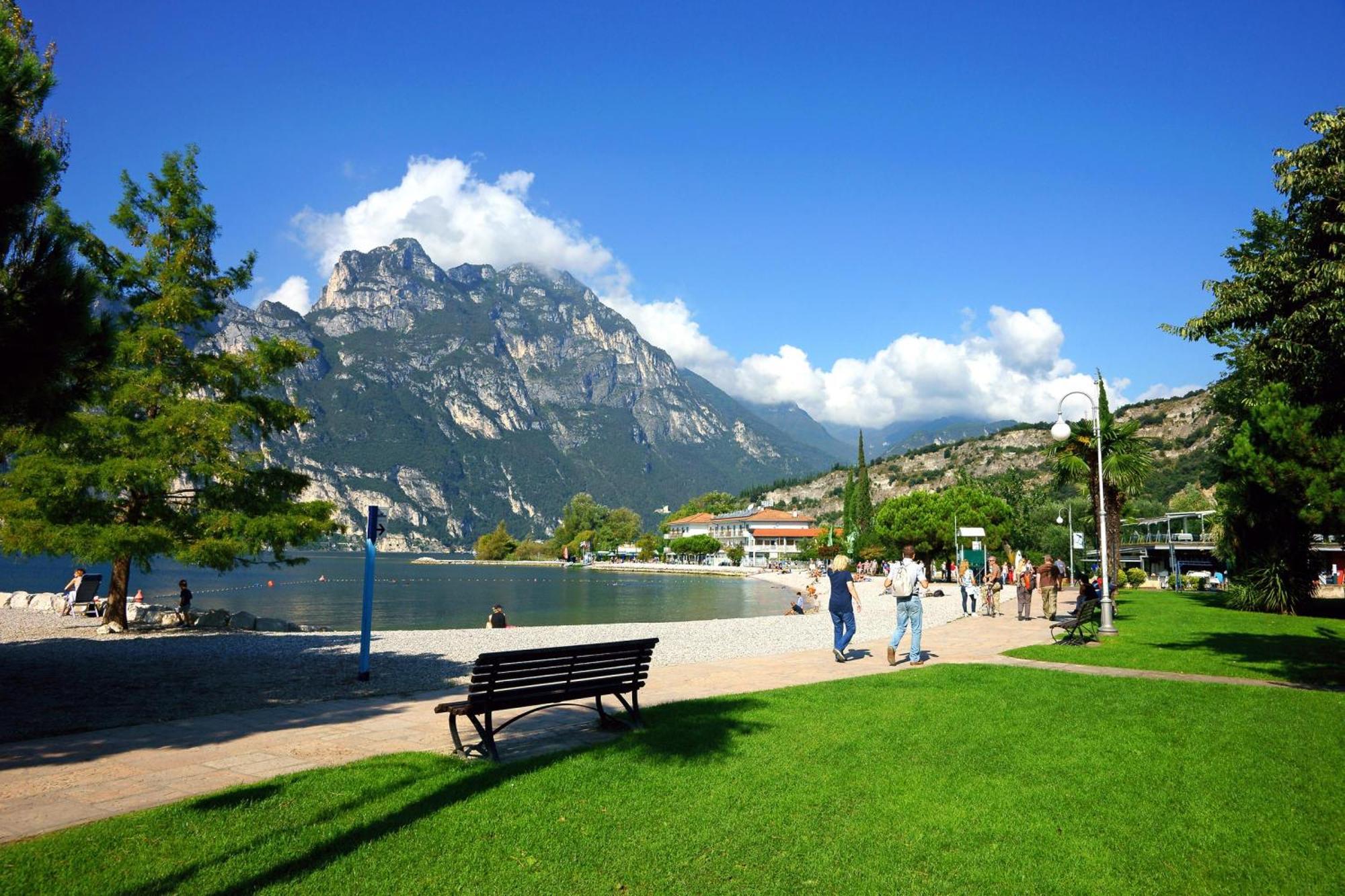 Claz House - Happy Rentals Riva del Garda Ngoại thất bức ảnh