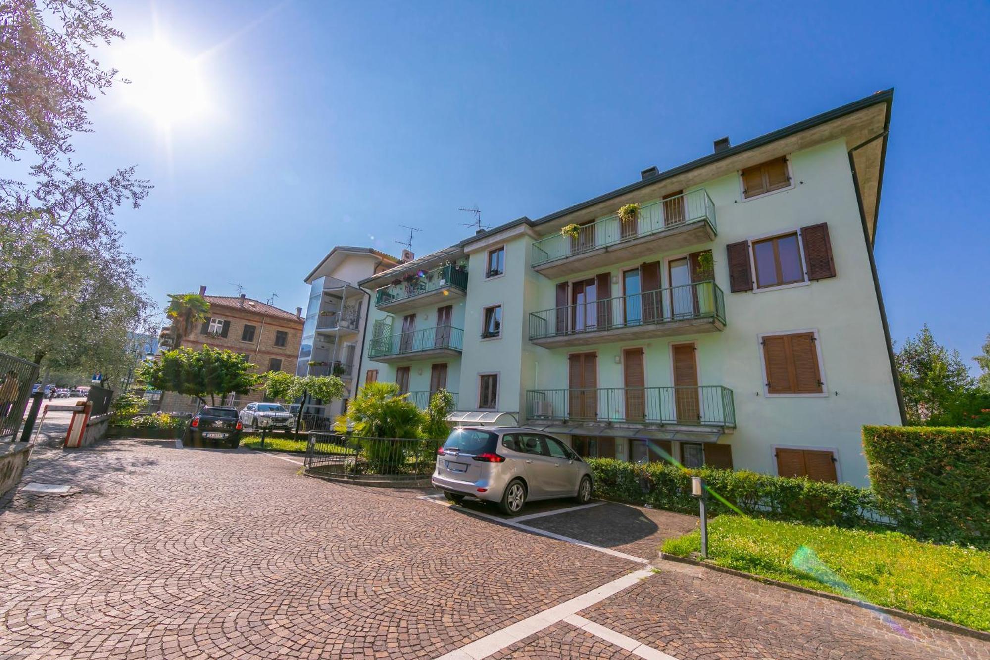 Claz House - Happy Rentals Riva del Garda Ngoại thất bức ảnh