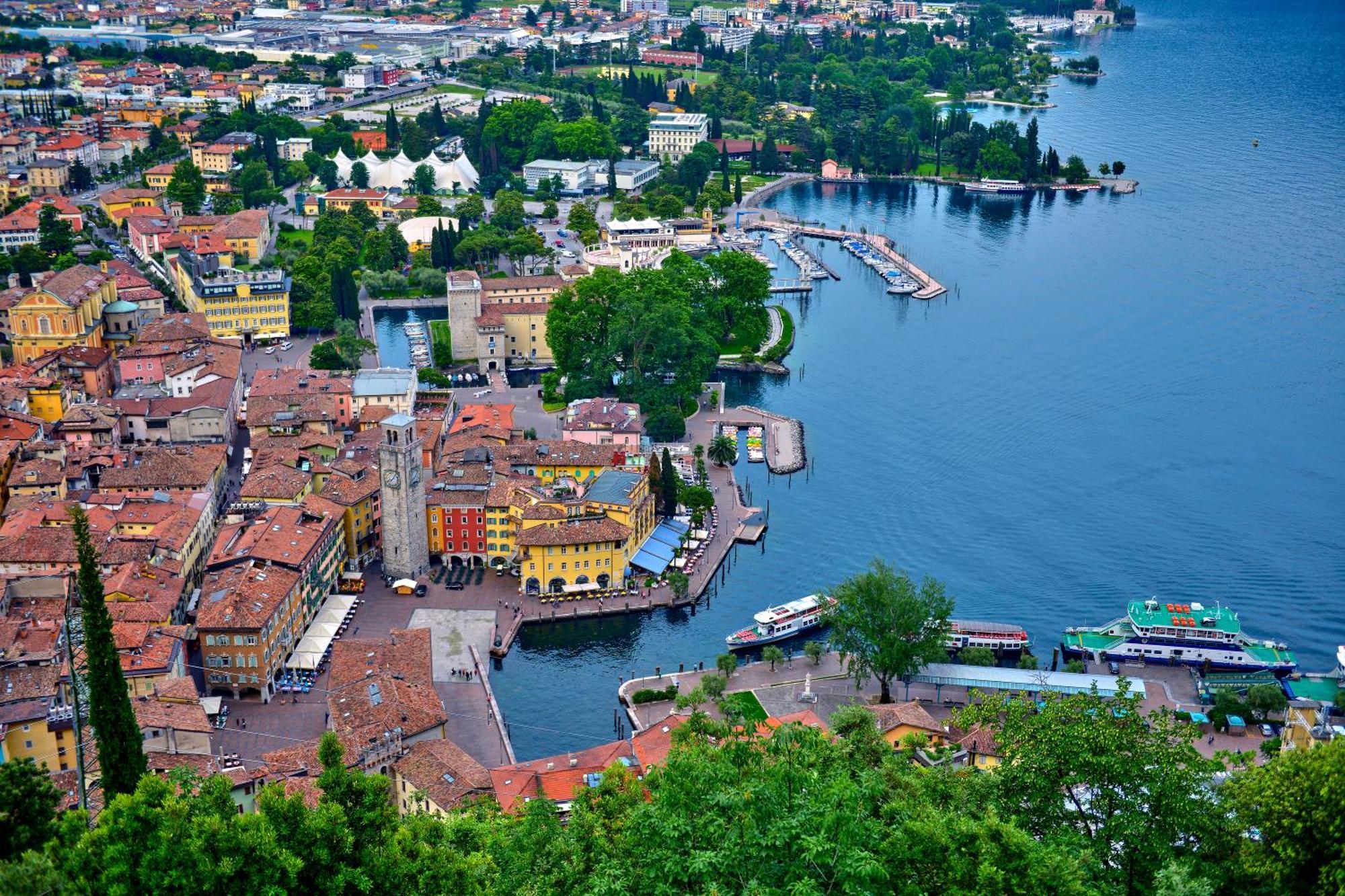 Claz House - Happy Rentals Riva del Garda Ngoại thất bức ảnh